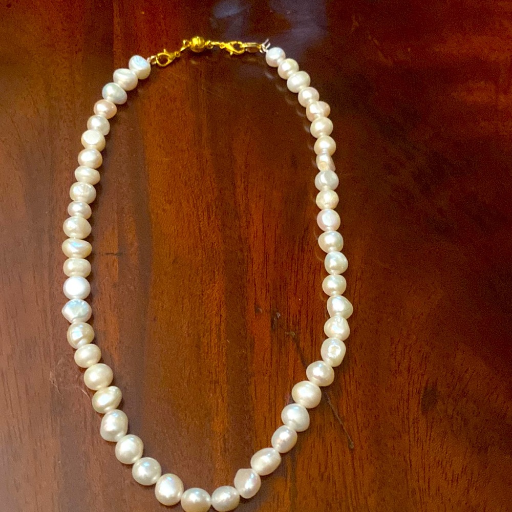 Pearl choker necklace